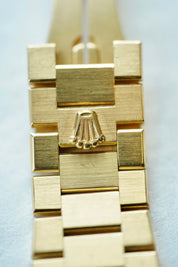 Rolex Cellini 4370 in Mother of Pearl dial