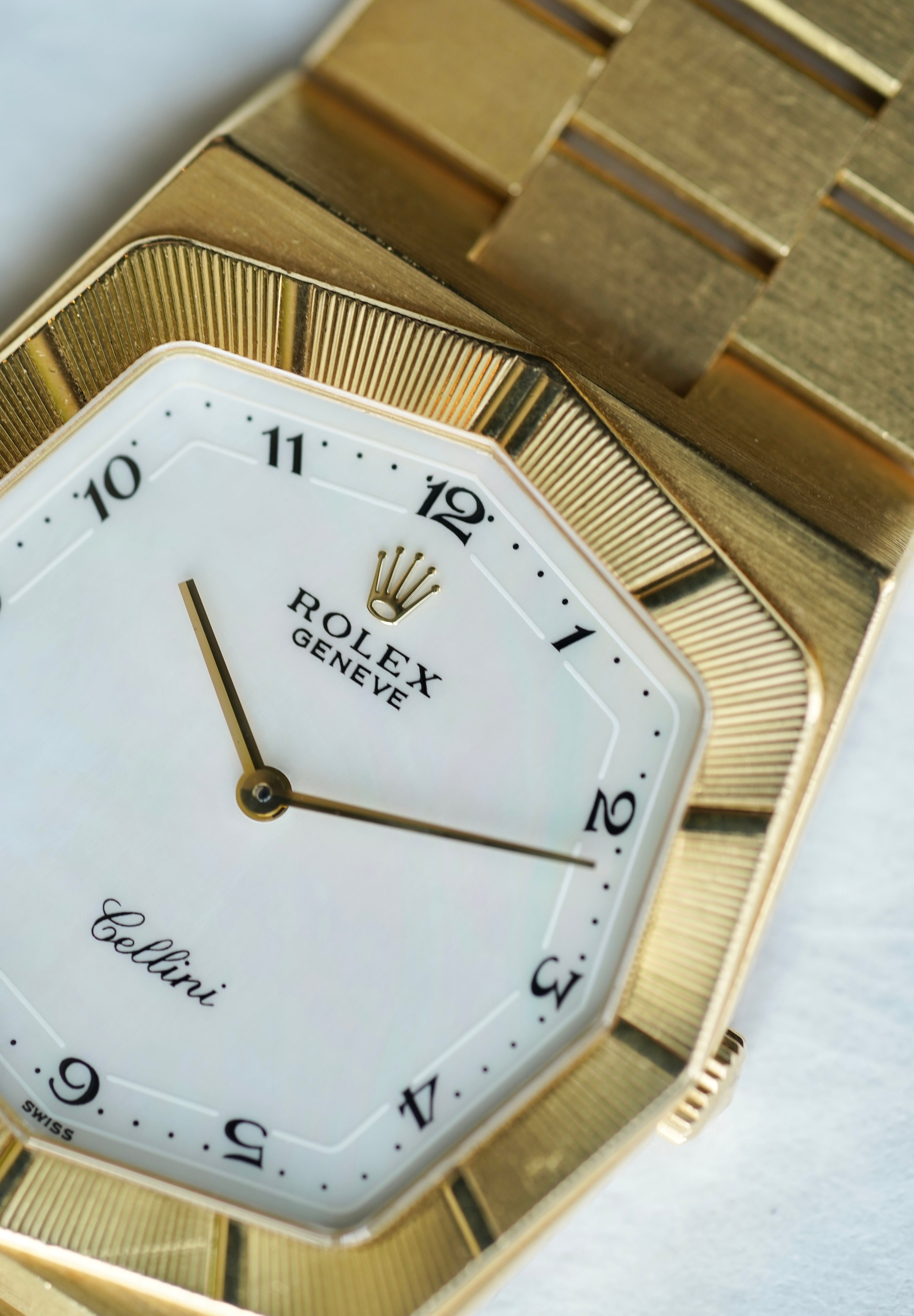 Rolex Cellini 4370 in Mother of Pearl dial